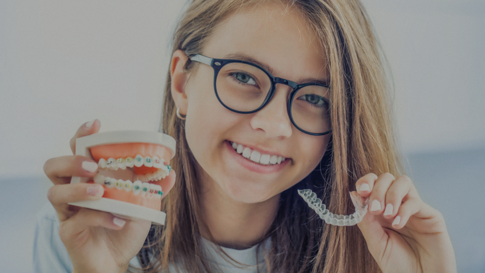 Traditional Braces vs. Clear Aligners: A Comparison of Pros and Cons